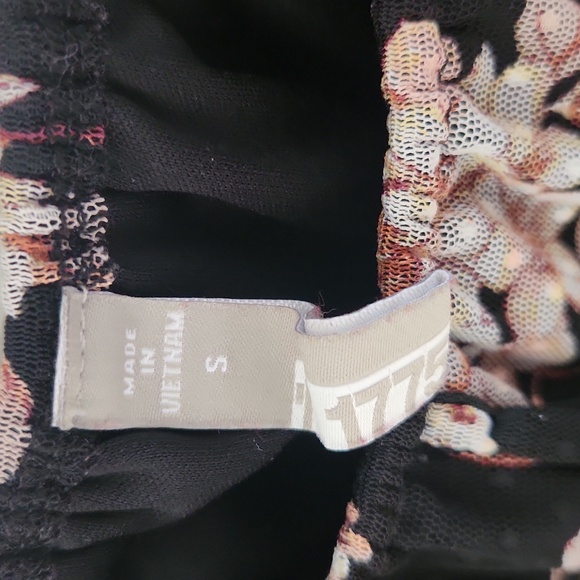 1775 Floral Black Floral Women's Blouse - Picture 2 of 6